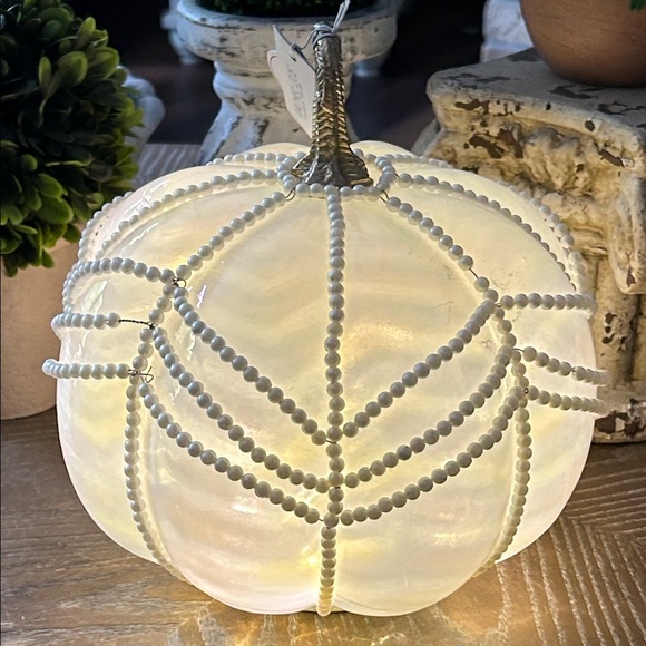 NEW! LIGHTED Vintage Inspired Pearl Cinderella Iridescent Opal Glass Pumpkin - Picture 1 of 8
